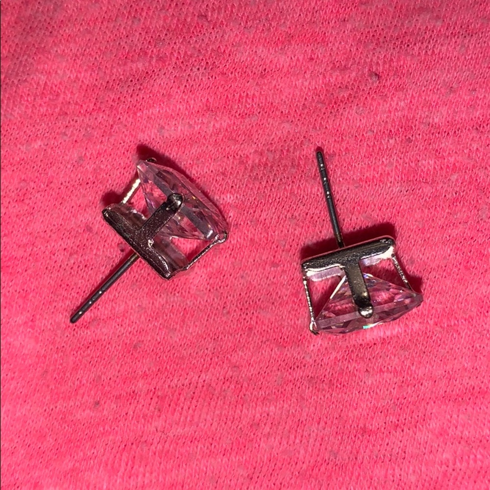 Earings - Picture 2 of 2